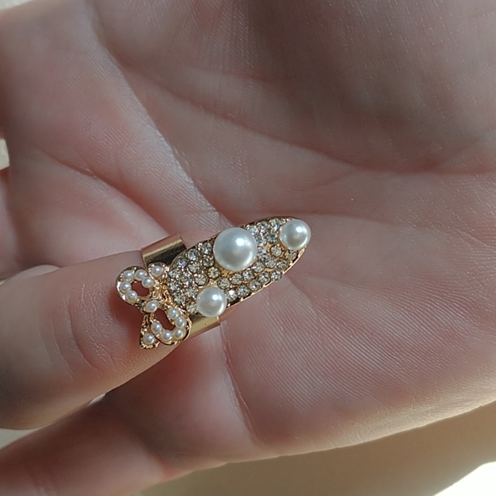 Gold Pearl/Rhinestone Bow Nail Ring!